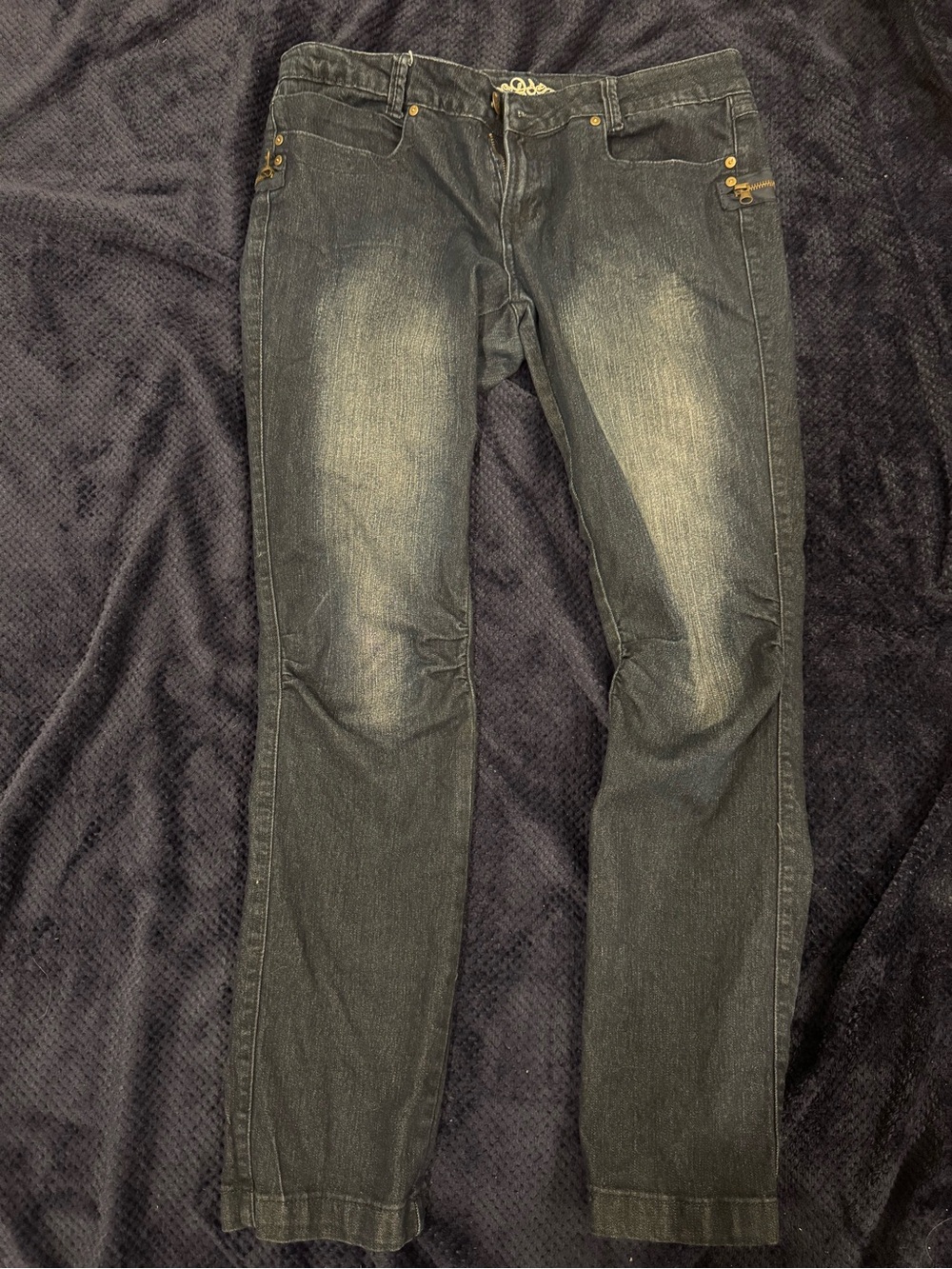 Slim Straight Women‘s Jeans in Washed Dark Blue & Details in the Back